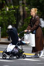 Claire Danes Shops at Street Stands in New York