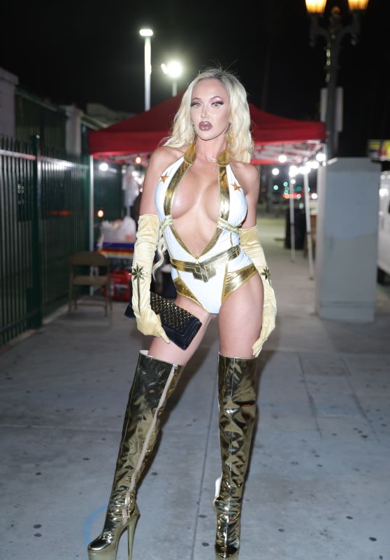 Elizabeth Marie Chevalier Shows up at the Academy for Babes in Toyland for the Halfway to Halloween Costume Event in Hollywood 04-18-2024