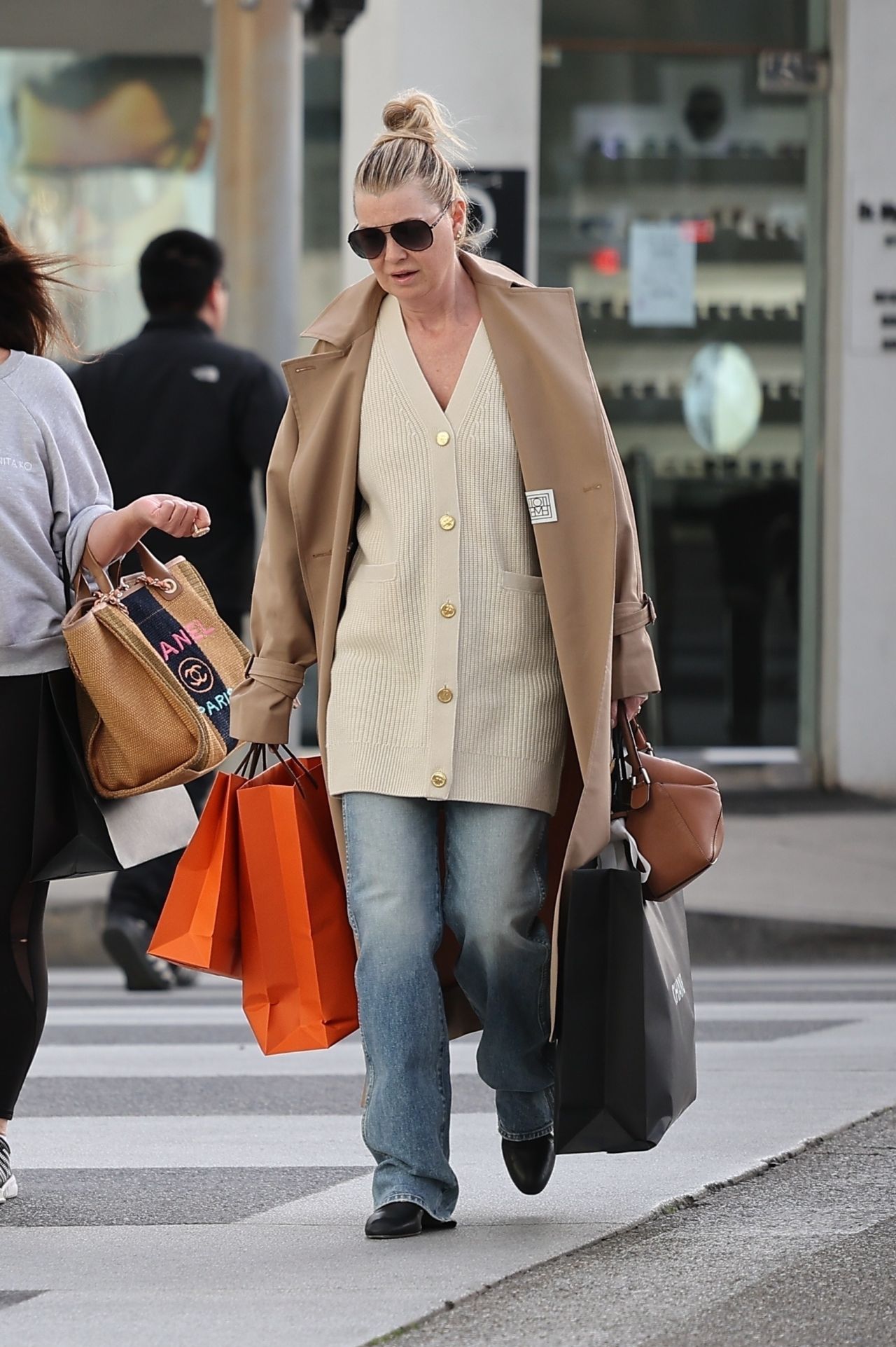 Ellen Pompeo Shopping on the Luxurious Rodeo Drive in Beverly Hills 04 ...
