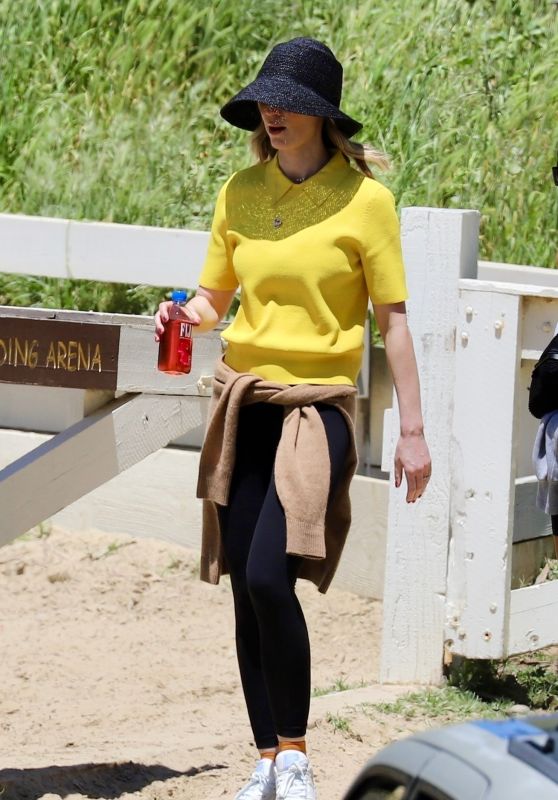 Emily Blunt Out in Los Angeles 04-27-2024