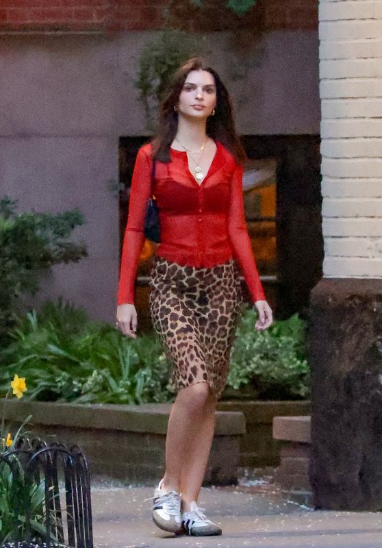 Emily Ratajkowski on a Date With Noah Sacco in New York 04-15-2024