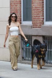 Emily Ratajkowski Shows Off Her Midriff in a Crop Top Paired With Stylish Flip-flops in NYC 04-14-2024