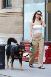 Emily Ratajkowski Shows Off Her Midriff in a Crop Top Paired With Stylish Flip-flops in NYC 04-14-2024