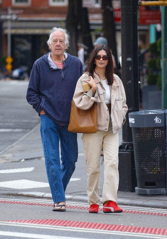 Emily Ratajkowski With Her Dad John Out in NYC