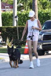 Gisele Bundchen Exudes Natural Beauty and Fitness - Miami Beach 04-24-2024