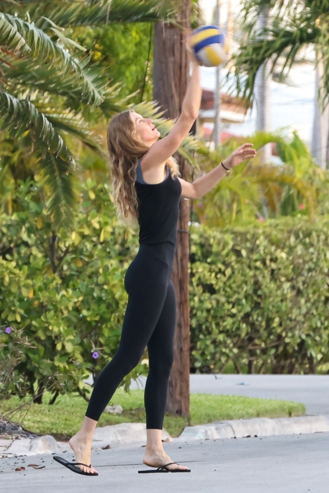 Gisele Bundchen Playing Volleyball in the Street in Miami 04-19-2024 ...