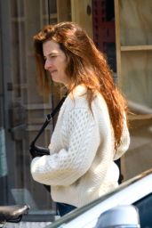 Grace Gummer Street Style - Santa Monica Blvd in LA 04-27-2024