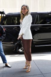 Hilarie Burton Out in NBC Studios in New York 04-17-2024
