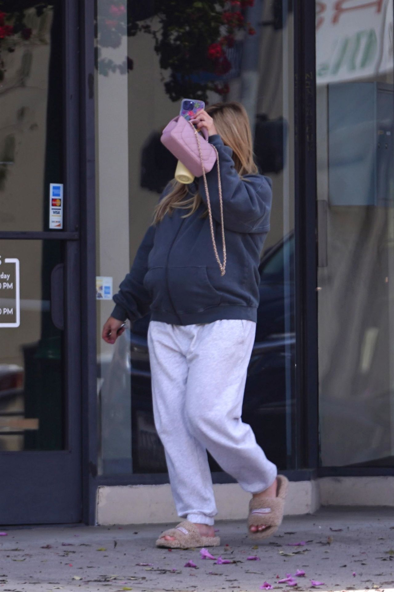 Hilary Duff In A Comfy Ensemble In Sherman Oaks 04-18-2024 • Celebmafia