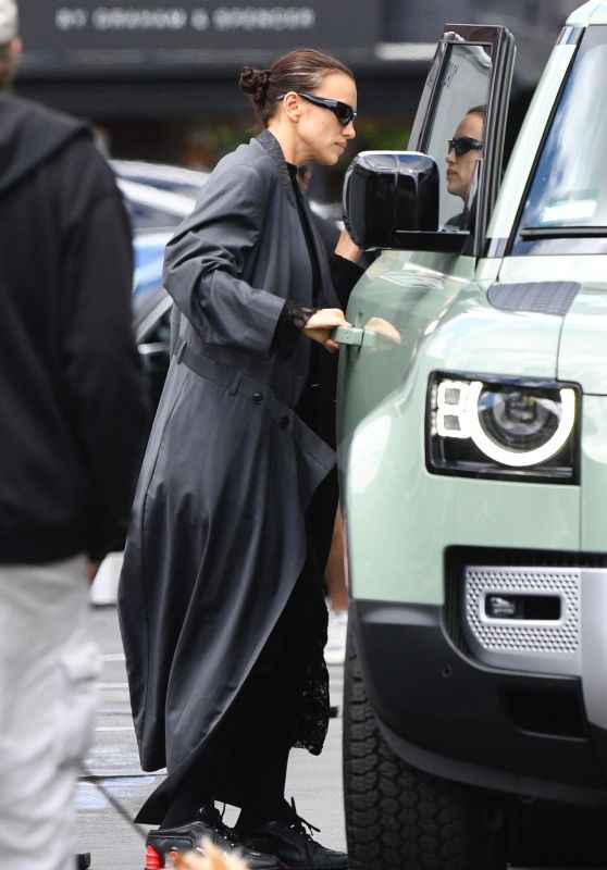 Irina Shayk at Country Mart in Brentwood 03/31/2024