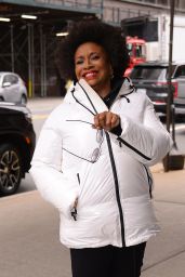 Jenifer Lewis Arriving at CBS Studios for the Drew Barrymore Show in New York 04/04/2024