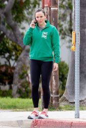 Jennifer Garner Morning Walk in Los Angeles 04-25-2024