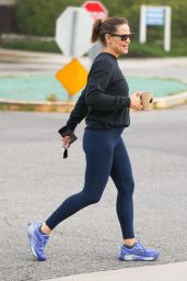 Jennifer Garner Out in Los Angeles 04-11-2024