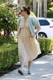 Jennifer Garner Spring Street Style - Santa Monica 04-23-2024