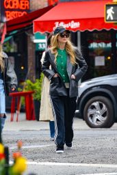 Jennifer Lawrence in Casual Outfit in New York 04-10-2024