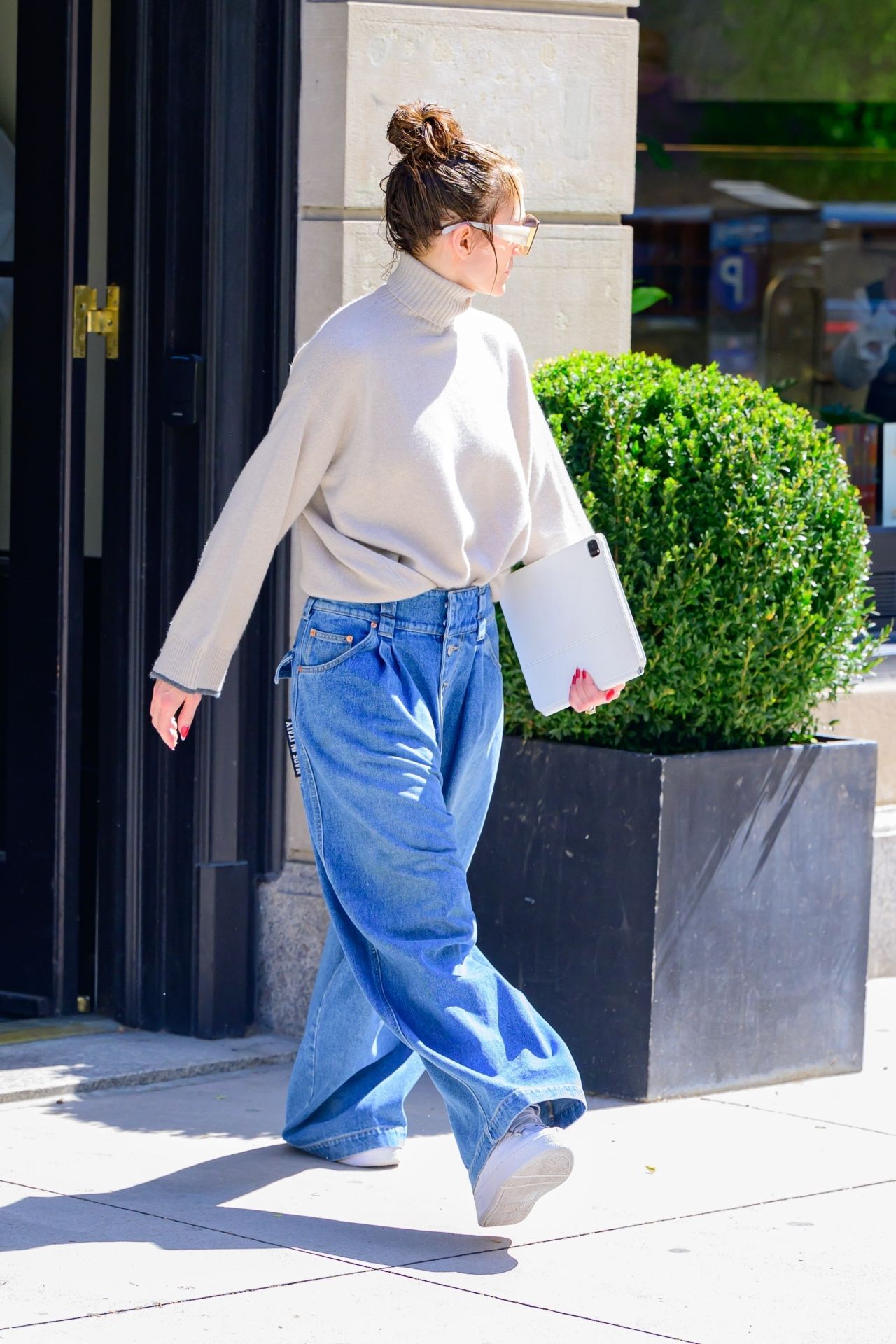 Jennifer Lopez Embraces Oversized Denim Trend with Gucci Jeans • CelebMafia