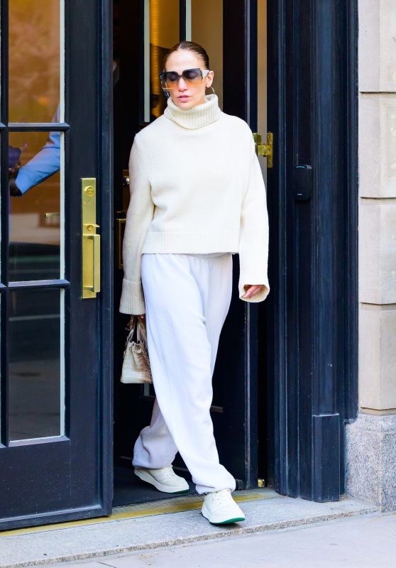 Jennifer Lopez in a White Turtleneck Sweater and White Sweatpants in New York 04-23-2024