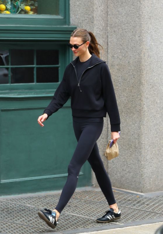 Karlie Kloss in All-black Activewear in Manhattan 04-18-2024