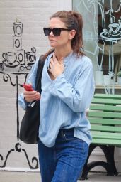 Katie Holmes is Stylish in a Shirt and Jeans in Manhattan
