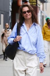Katie Holmes Rocks a Stylish Classy Look in Manhattan’s SoHo Area 04-17-2024