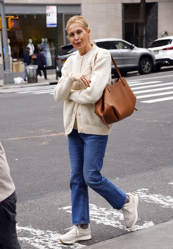 Kelly Rutherford Out in New York 04-14-2024