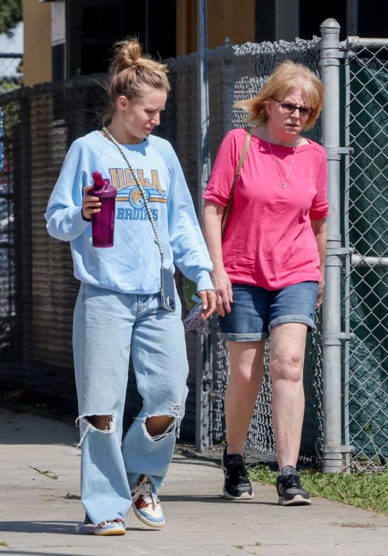 Kristen Bell in Casula Outfit in Los Angeles 04-21-2024