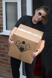 Lauren Goodger Moving House in Essex 04/04/2024