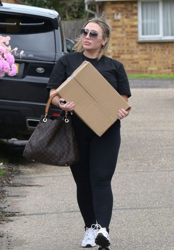 Lauren Goodger Moving House in Essex 04/04/2024