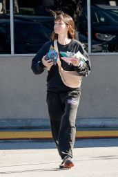 Lauren Parsekian Shopping at Albertsons Near Her LA Home in Los Feliz 04/01/2024