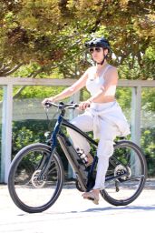 Lauren Silverman Bike Ride in Malibu 04/03/2024