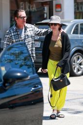 Lisa Rinna Out in Los Angeles 04-28-2024