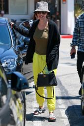 Lisa Rinna Out in Los Angeles 04-28-2024