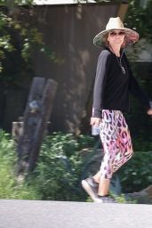 Lisa Rinna Solo Hike in Los Angeles 04-09-2024