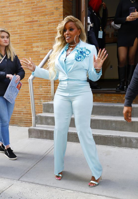 Mary J. Blige in a Blue Pantsuit in NYC 04-25-2024