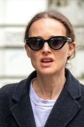 Natalie Portman Shopping at Planet Organic in West London 04-14-2024