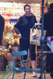 Nicole Murphy Shopping for Groceries at Erewhon 04-29-2024