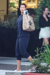 Nicole Murphy Shopping for Groceries at Erewhon 04-29-2024