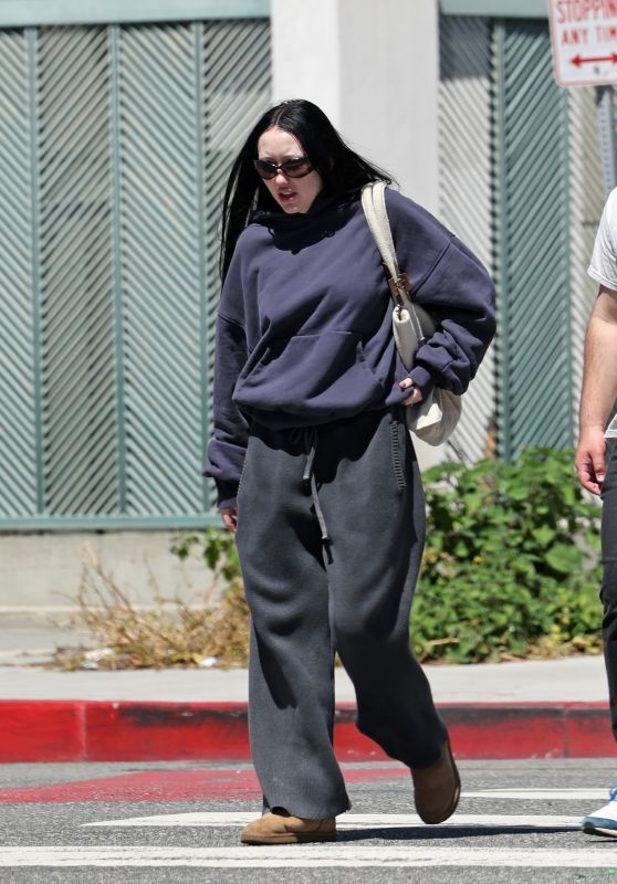 Noah Cyrus in Casual Outfit in Los Angeles 04-09-2024