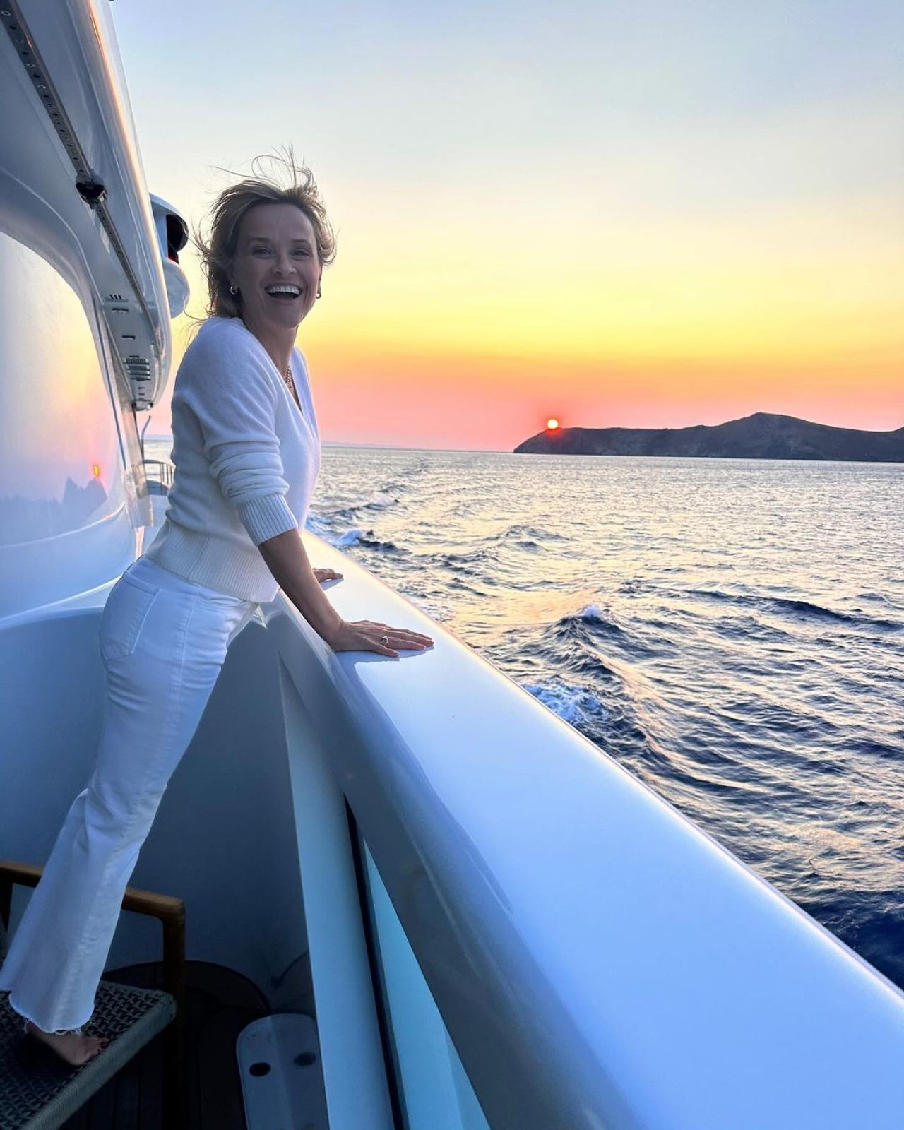 Gorgeous Reese Witherspoon on a Boat