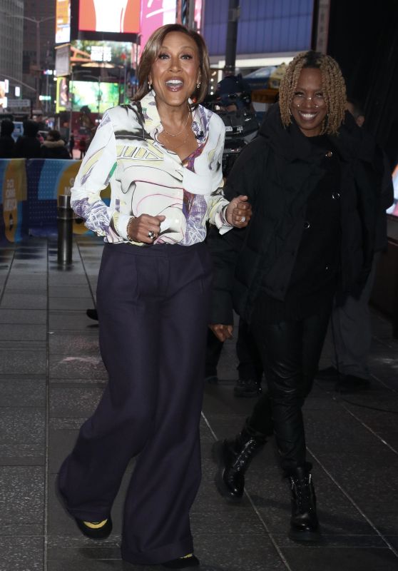 Robin Roberts Outside GMA in New York 04/02/2024