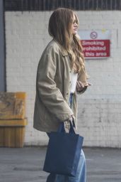 Rosie Huntington-Whiteley Street Style - West London 04-27-2024