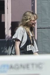 Sabrina Carpenter Out in Los Angeles 04-08-2024