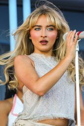 Sabrina Carpenter Performs at Coachella Valley Music and Arts Festival in Indio 04-12-2024