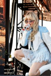 Sabrina Carpenter Performs During the Coachella in Indio 04-19-2024