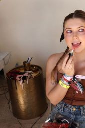 Sammi Hanratty at The Zoe Report Presents ZOEasis In The Desert 2024 in Palm Springs 04-13-2024
