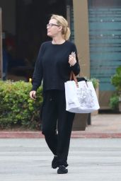 Sandra Lee Shopping Along a Malibu Sidewalk 04-22-2024
