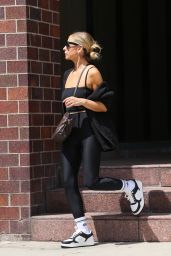 Sarah Michelle Gellar Out in Los Angeles 04-26-2024