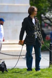 Sarah Paulson Stroll Through Central Park in New York 04-27-2024