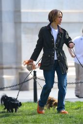 Sarah Paulson Stroll Through Central Park in New York 04-27-2024