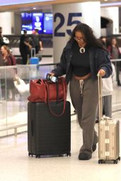 Sasha Obama at Los Angeles Airport 04/02/2024